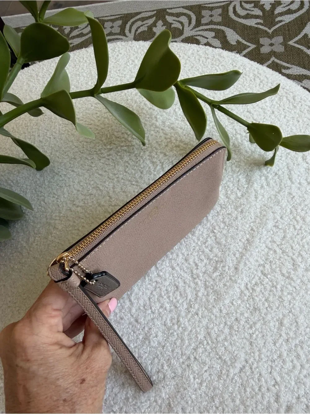 Coach Pebble Leather Wristlet Pouch Taupe Nude Zip Clutch Wallet like new